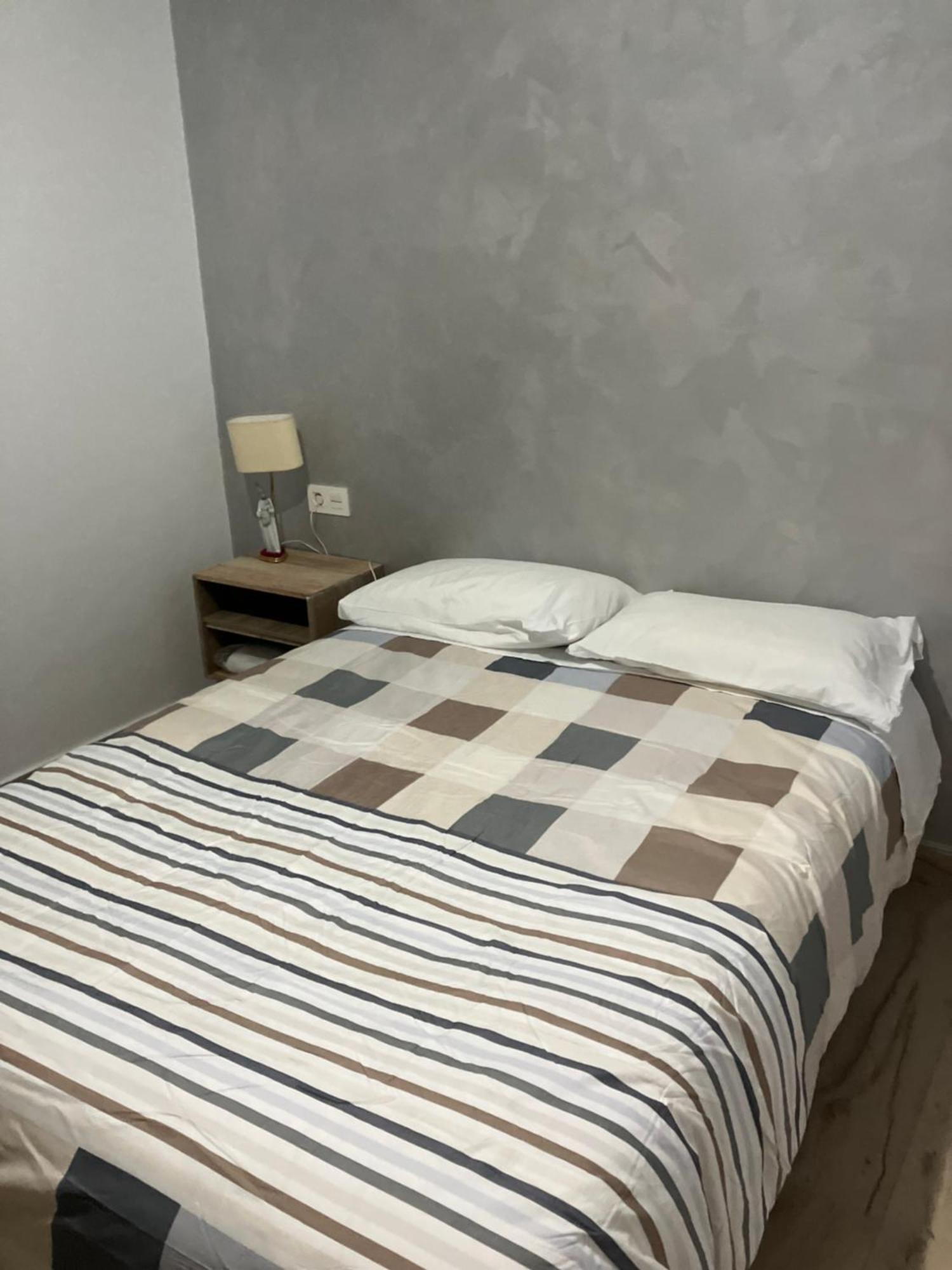 Apartamento En Camino De Ronda De Dos Habitaciones Y Salon Granada Luaran gambar